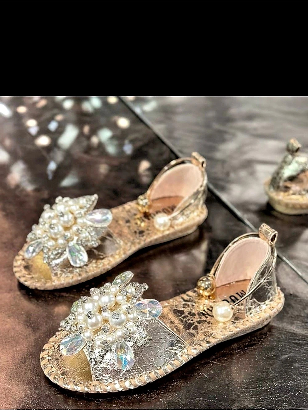 Muguan Embellished Flat Sandals Gold & Clear Like New